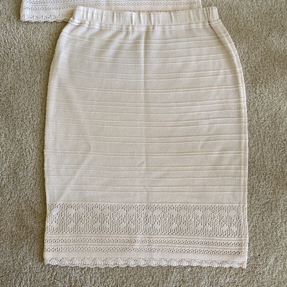 Nice vintage St. John cream tank top and skirt with Lacey edge, P - Picture 11 of 14